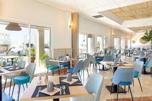 Daily buffet breakfast (EUR 19 per person)