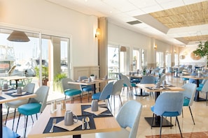 Daily buffet breakfast (EUR 19 per person)