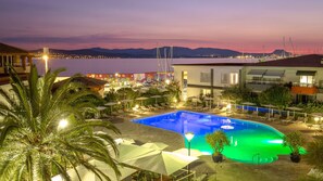 Outdoor pool, open 9:00 AM to 8:00 PM, pool loungers