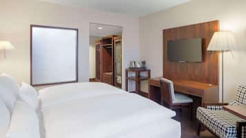 Hypo-allergenic bedding, minibar, in-room safe, desk