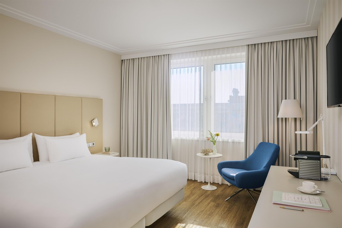 Hypo-allergenic bedding available, minibar, in-room safe, desk