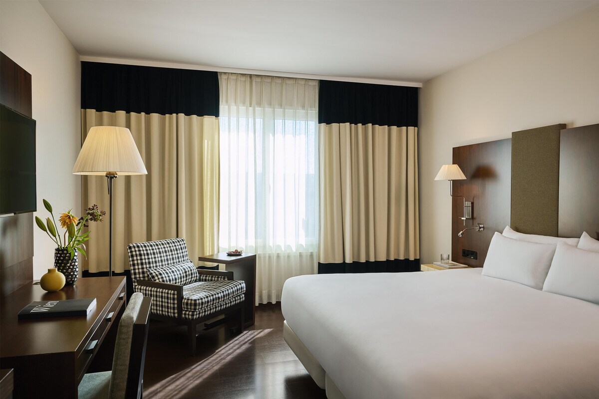 Hypo-allergenic bedding available, minibar, in-room safe, desk