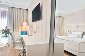 Hypo-allergenic bedding, minibar, in-room safe, desk