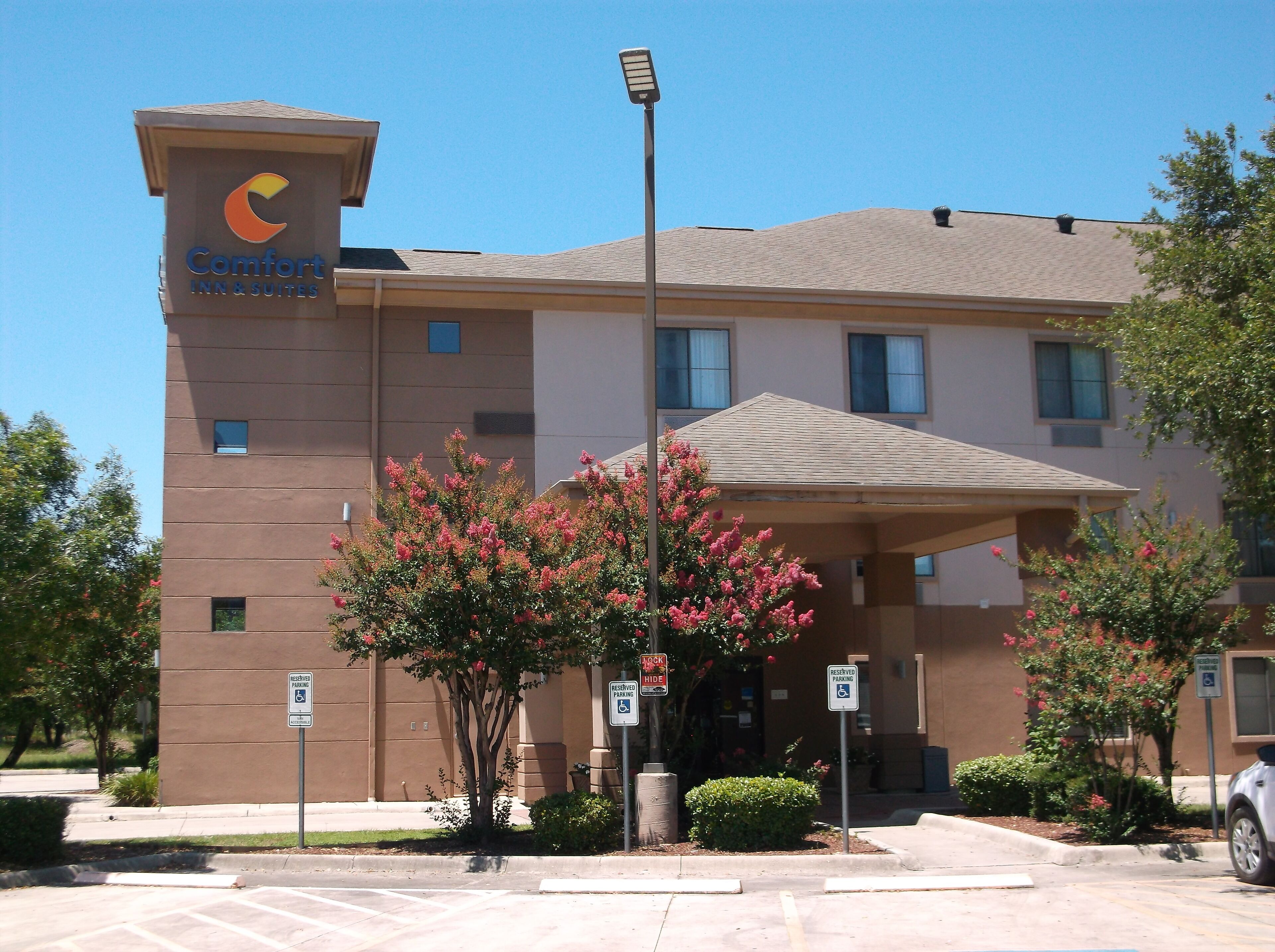 A Comfort Inn & Suites building with a modern design, including a prominent sign and a covered entrance.