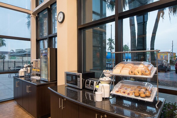 Free daily continental breakfast 