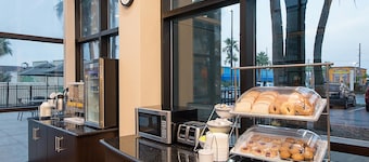 Comfort Suites Beachside