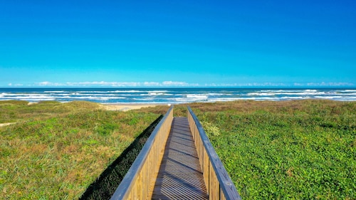 Comfort Suites Beachside