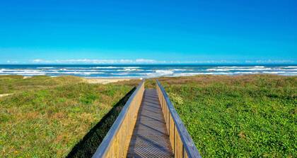 Comfort Suites Beachside