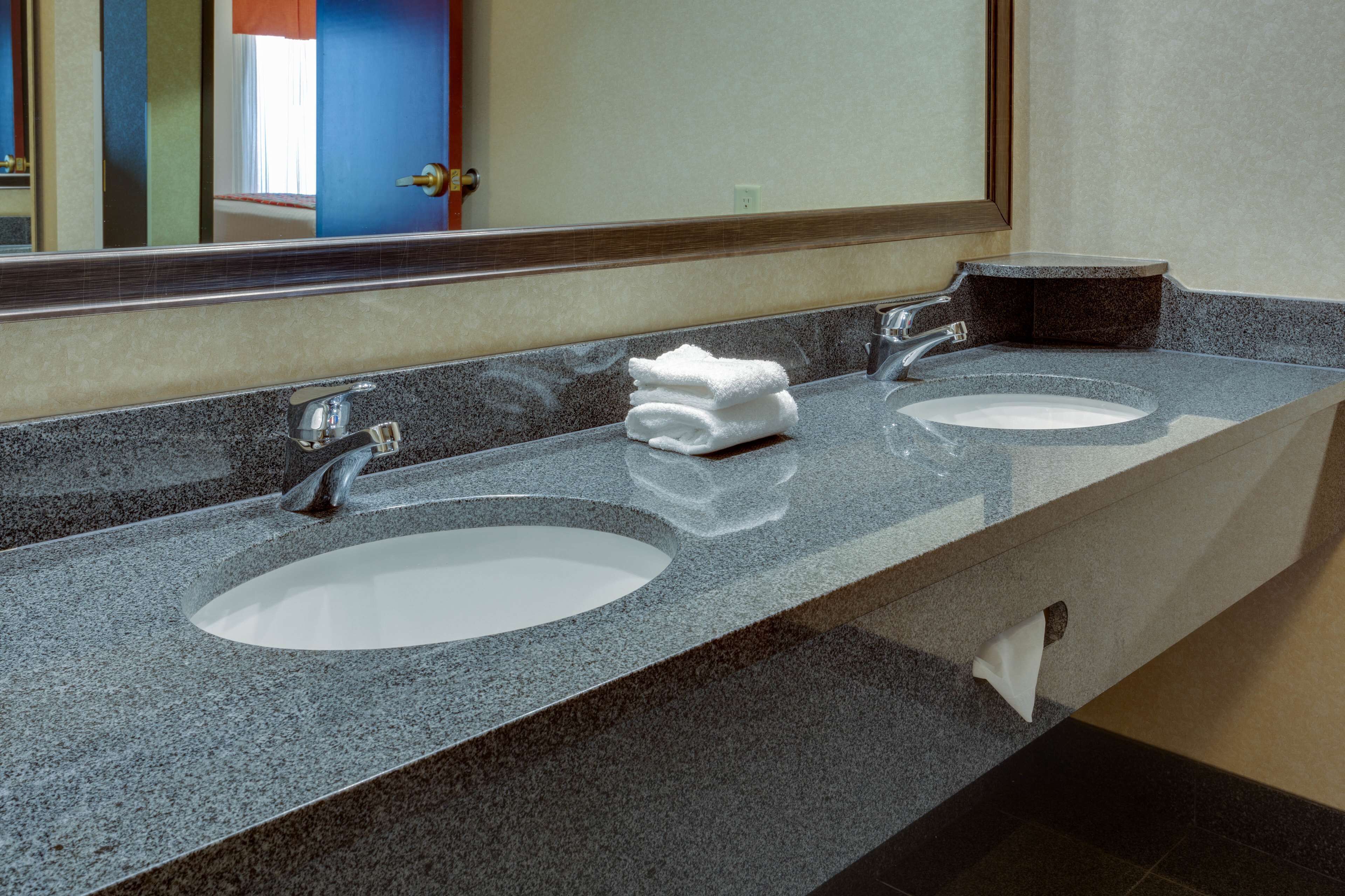 combined shower/bathtub, free toiletries, hair dryer, towels