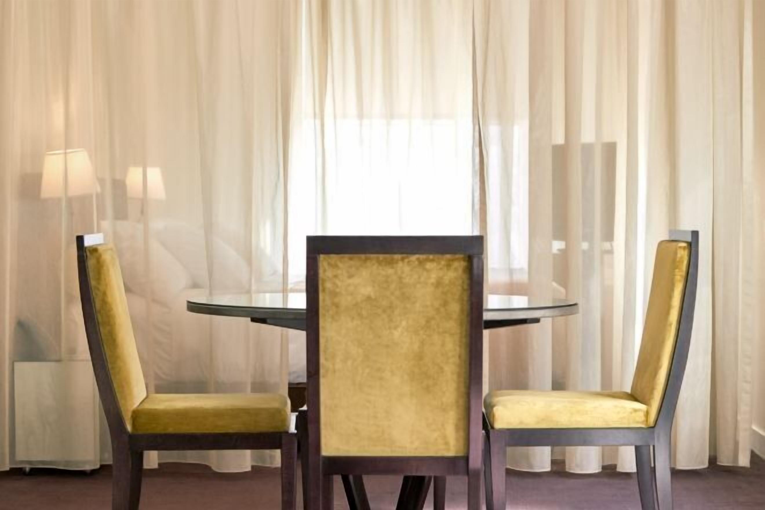 Dining | Lunch and dinner served