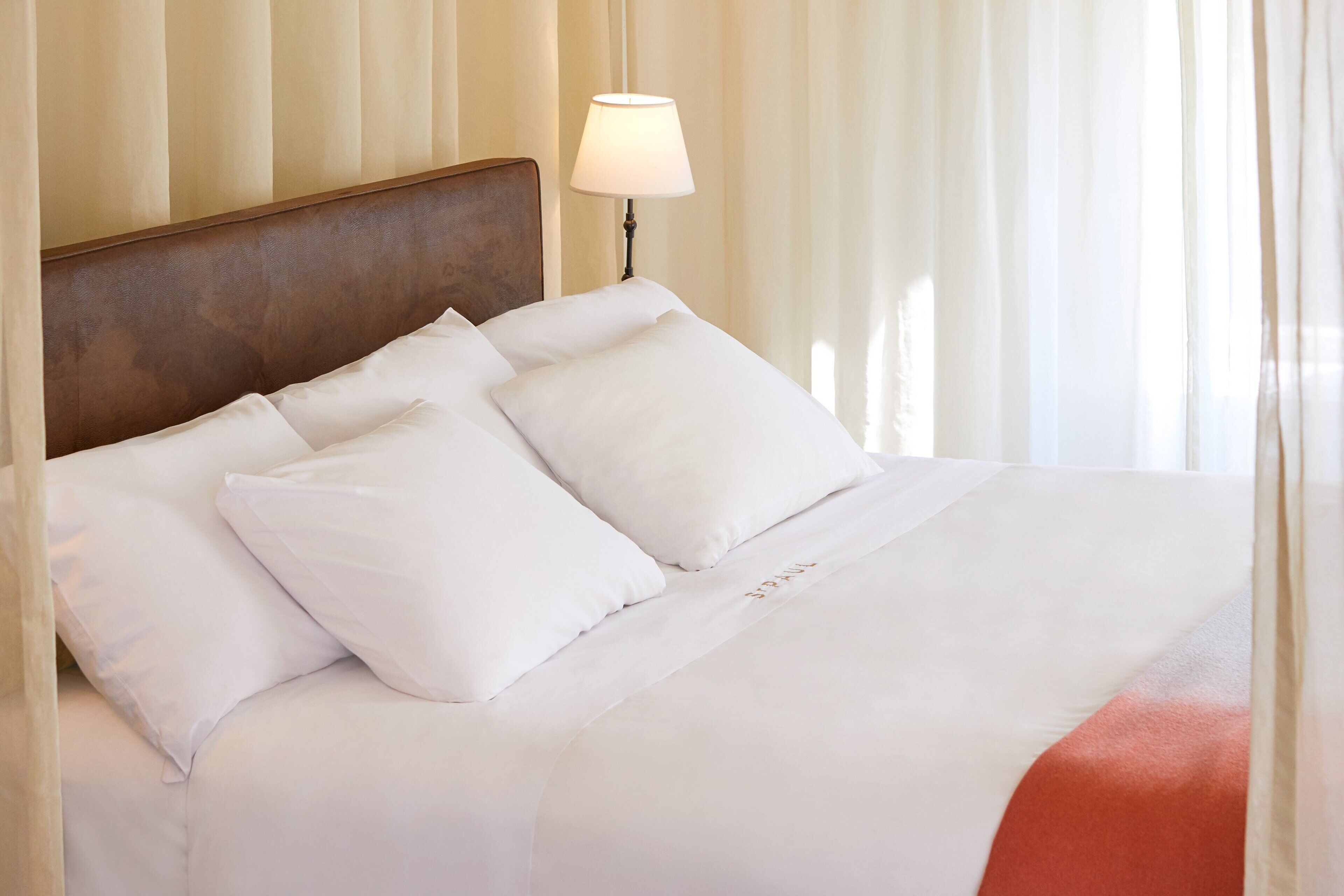 deluxe suite | minibar, in-room safe, desk, laptop workspace