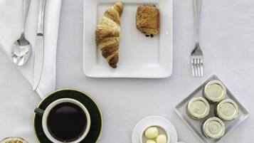 Se ofrece un desayuno bufé todos los días (por un coste adicional)