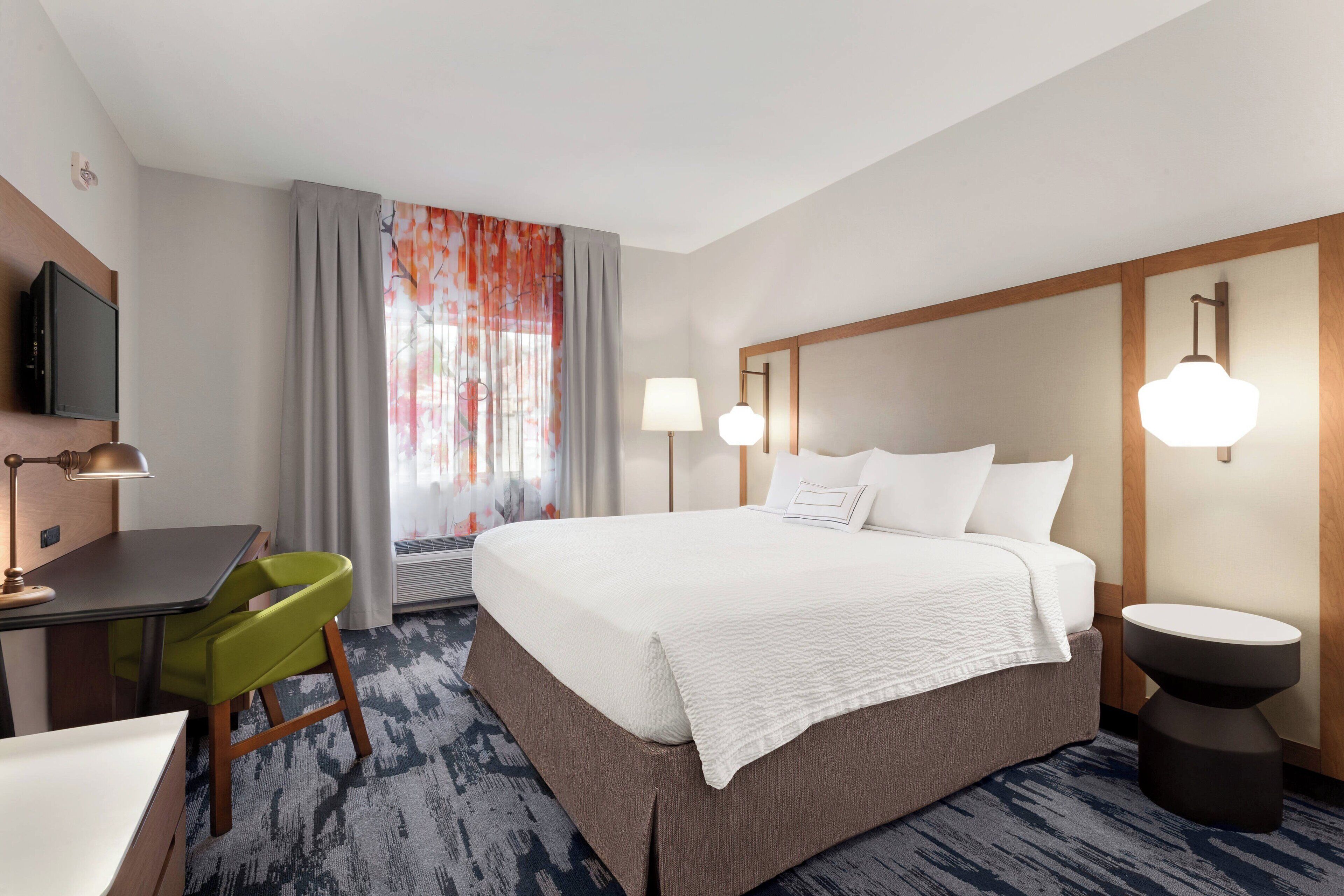 premium bedding, pillow-top beds, in-room safe, desk