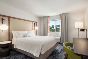 Premium bedding, pillowtop beds, in-room safe, desk - Fairfield Inn by Marriott Visalia Sequoia (Visalia)