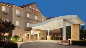 A Fairfield Inn Marriott hotel with a covered entrance, stone pillars, and a landscaped driveway. - Fairfield Inn by Marriott Visalia Sequoia (Visalia)