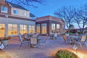 Breakfast and dinner served, American cuisine - Hilton Garden Inn Oshkosh (Oshkosh)