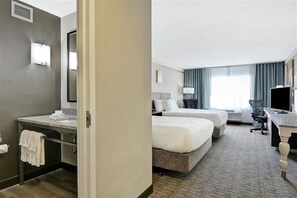 Desk, iron/ironing board, free cribs/infant beds, rollaway beds - Hilton Garden Inn Oshkosh (Oshkosh)