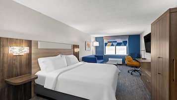 Suite, 1 King Bed with Sofa bed | In-room safe, iron/ironing board, free WiFi, bed sheets