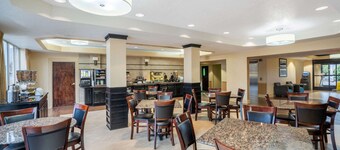 La Quinta Inn & Suites by Wyndham Hot Springs