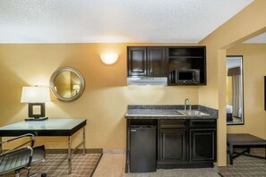 Suite, 1 King Bed, Non Smoking, Jetted Tub