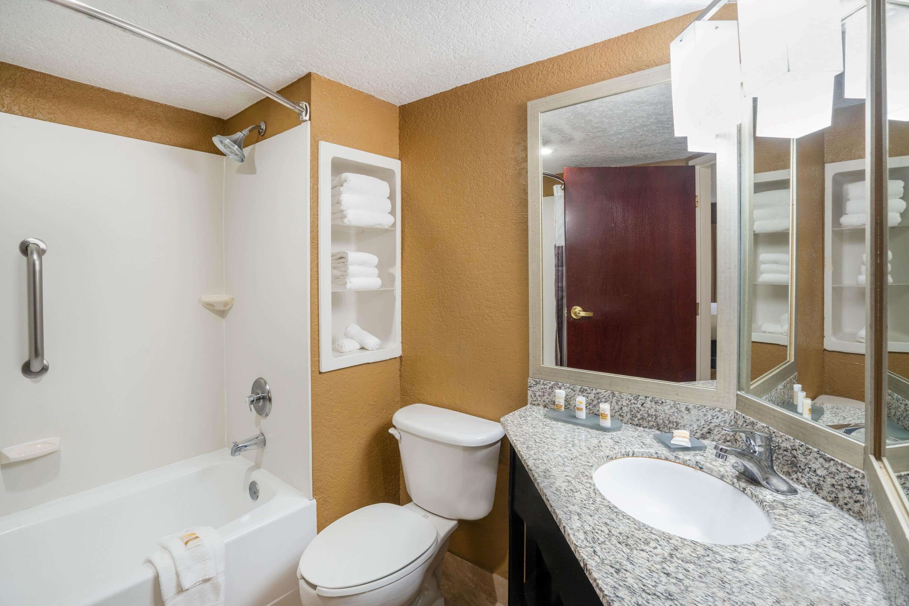 La Quinta Inn & Suites by Wyndham Hot Springs