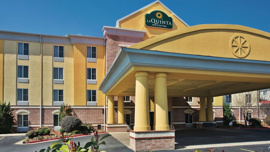 La Quinta Inn & Suites by Wyndham Hot Springs