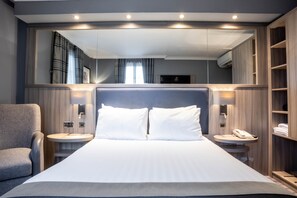 Standardværelse - 1 dobbeltseng | Individuelt design, individuel indretning, skrivebord