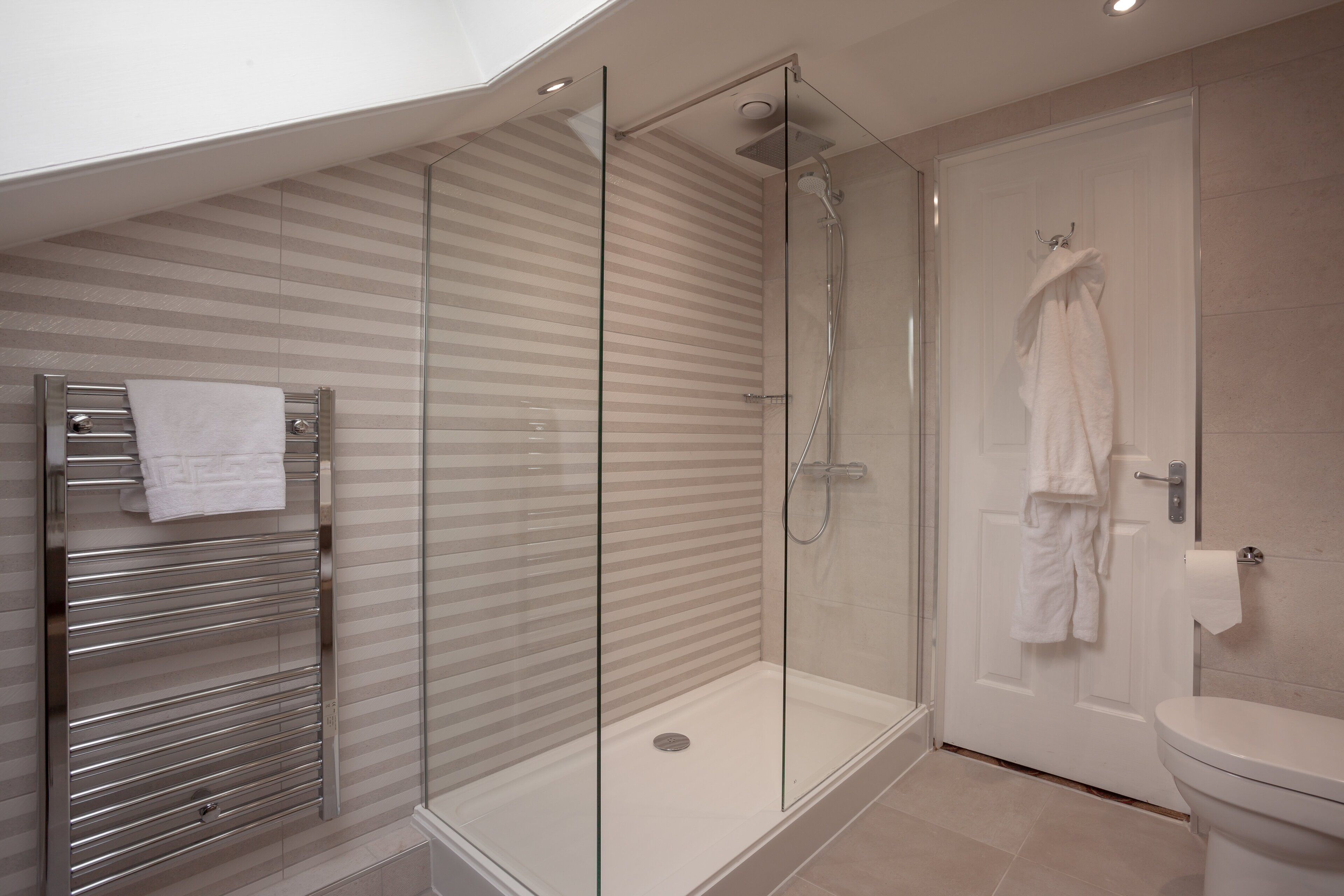 combined shower/bathtub, free toiletries, hair dryer, towels