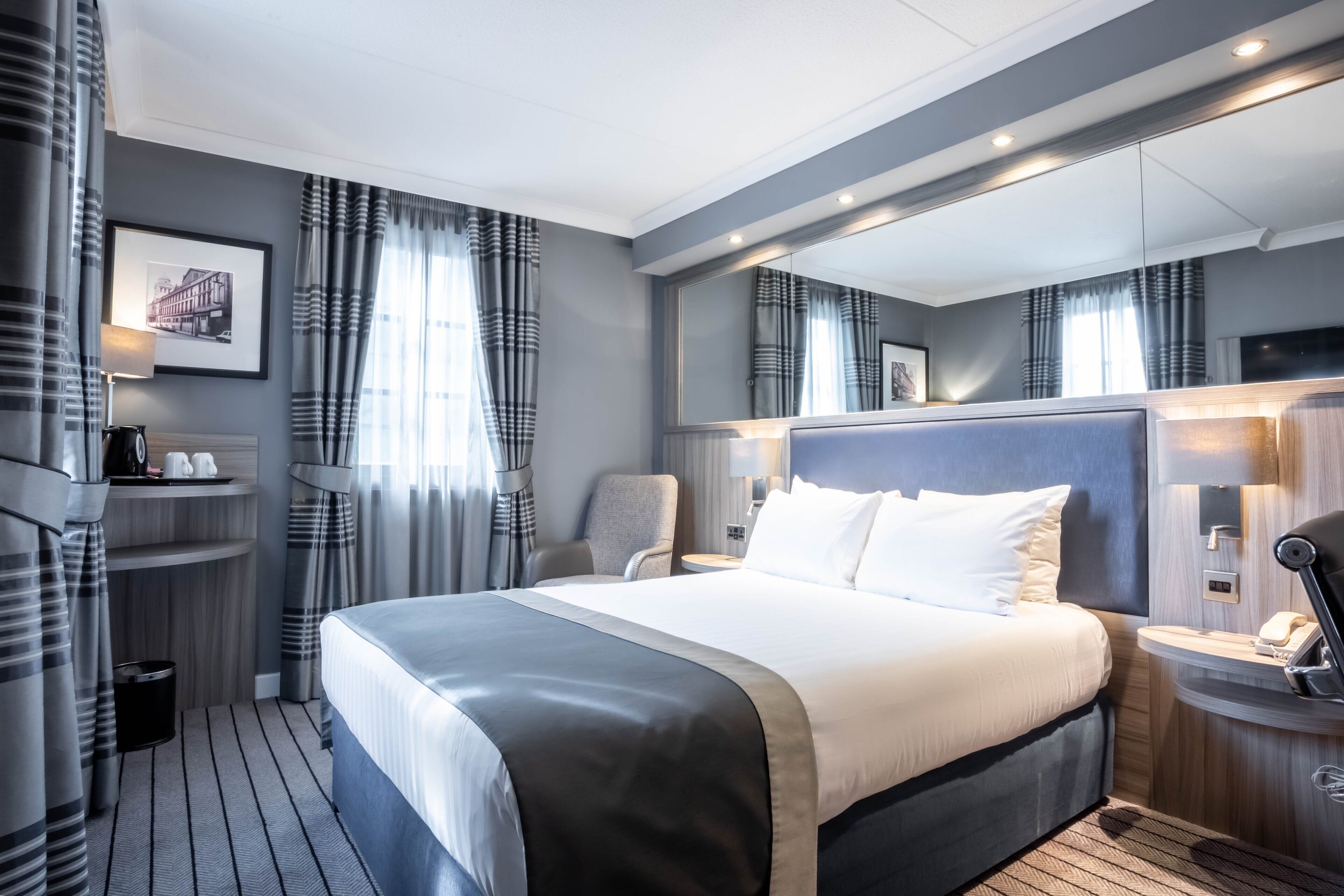 standard room, 1 double bed | 1 bedroom, individually decorated, individually furnished, desk