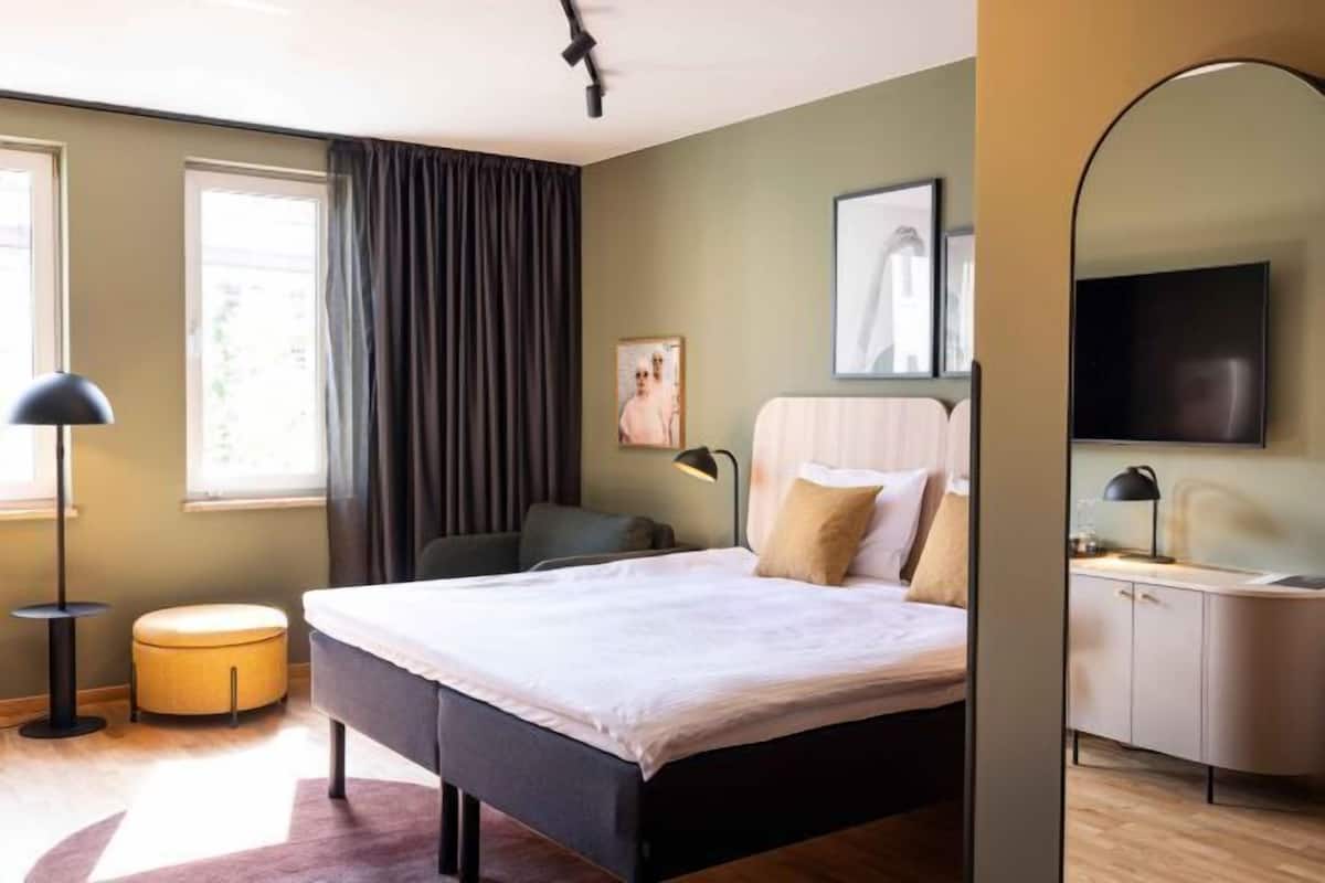 In-room safe, desk, laptop workspace, blackout drapes