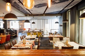 Breakfast, lunch, dinner served; Modern European cuisine 