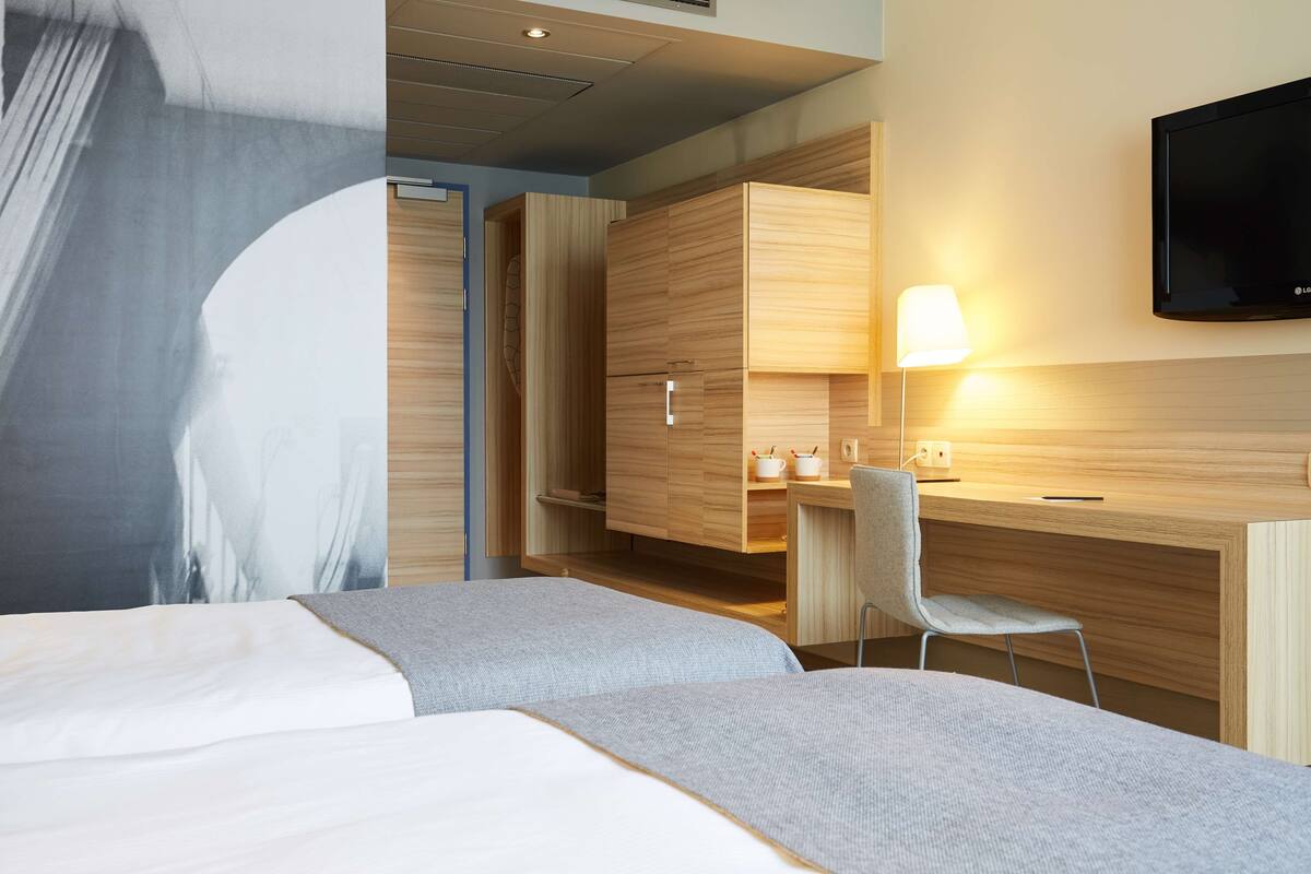 standard twin room (standard plus) | 1 bedroom, in-room safe, desk, laptop workspace