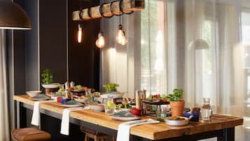 Breakfast, lunch, dinner served; Modern European cuisine