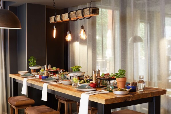 Breakfast, lunch, dinner served; Modern European cuisine 