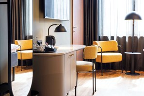 Chambre supérieure, 1 grand lit | 1 chambre, coffre-fort pour ordinateur portable, bureau