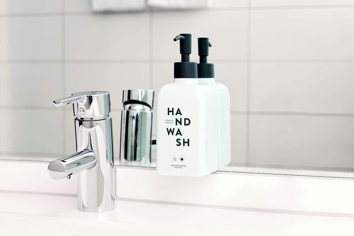 Ensemble baignoire-douche, baignoire profonde