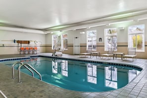 Indoor pool - Holiday Inn Express & Suites Marion by IHG (Marion)