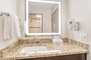 Standard Room, 1 Katil Raja (King), Non Smoking | Bilik Mandi | Kelengkapan dandanan diri percuma, pengering rambut, tuala disediakan 