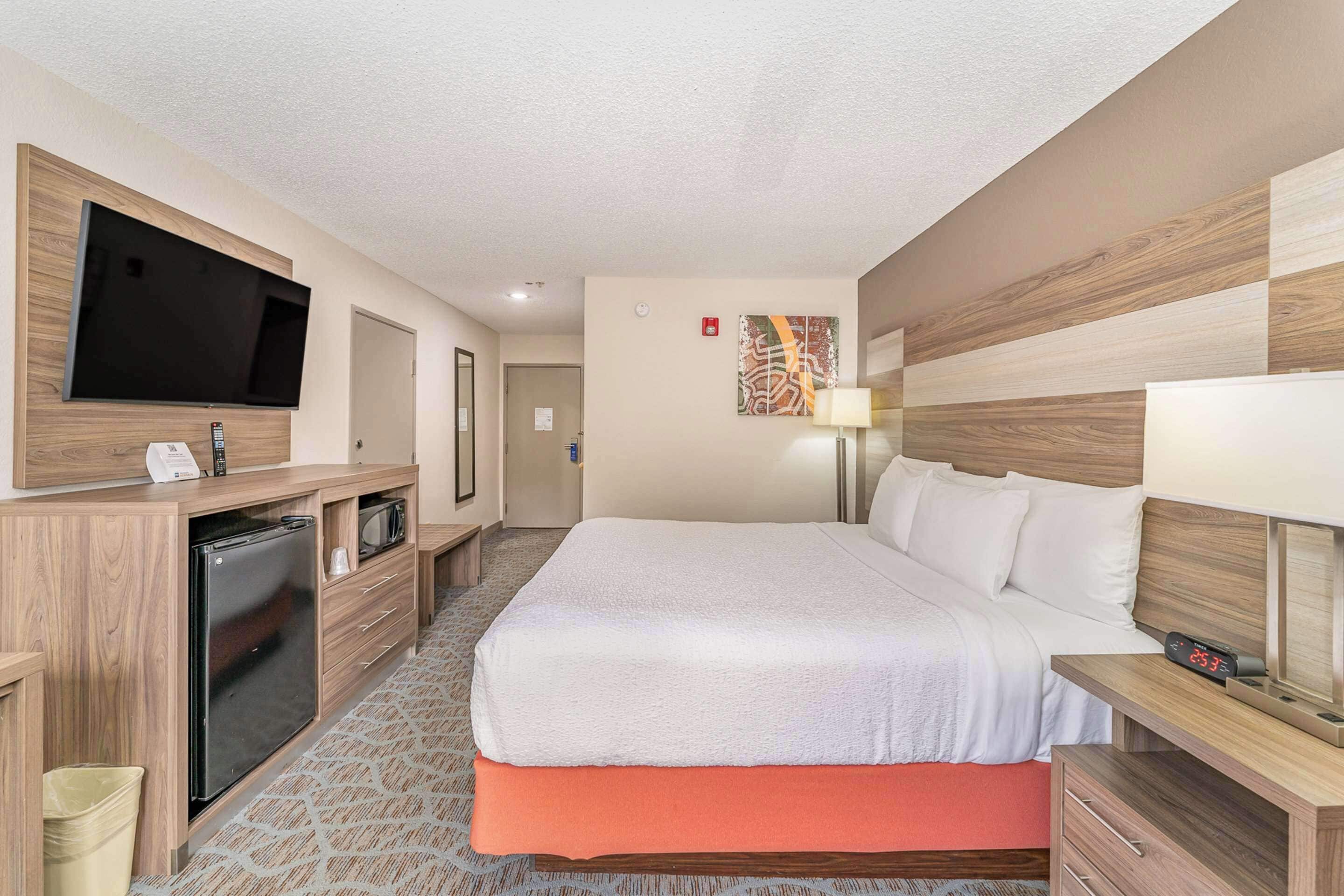 down duvets, pillow-top beds, desk, laptop workspace