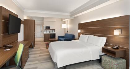 Holiday Inn Express & Suites Byron by IHG
