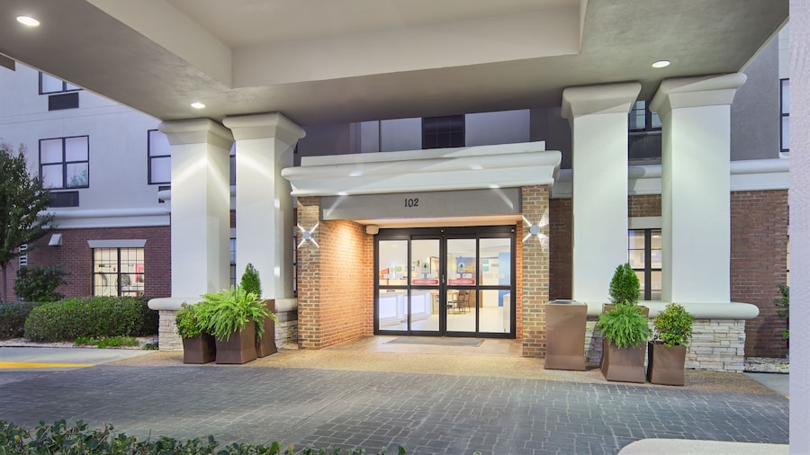 Holiday Inn Express & Suites Byron by IHG