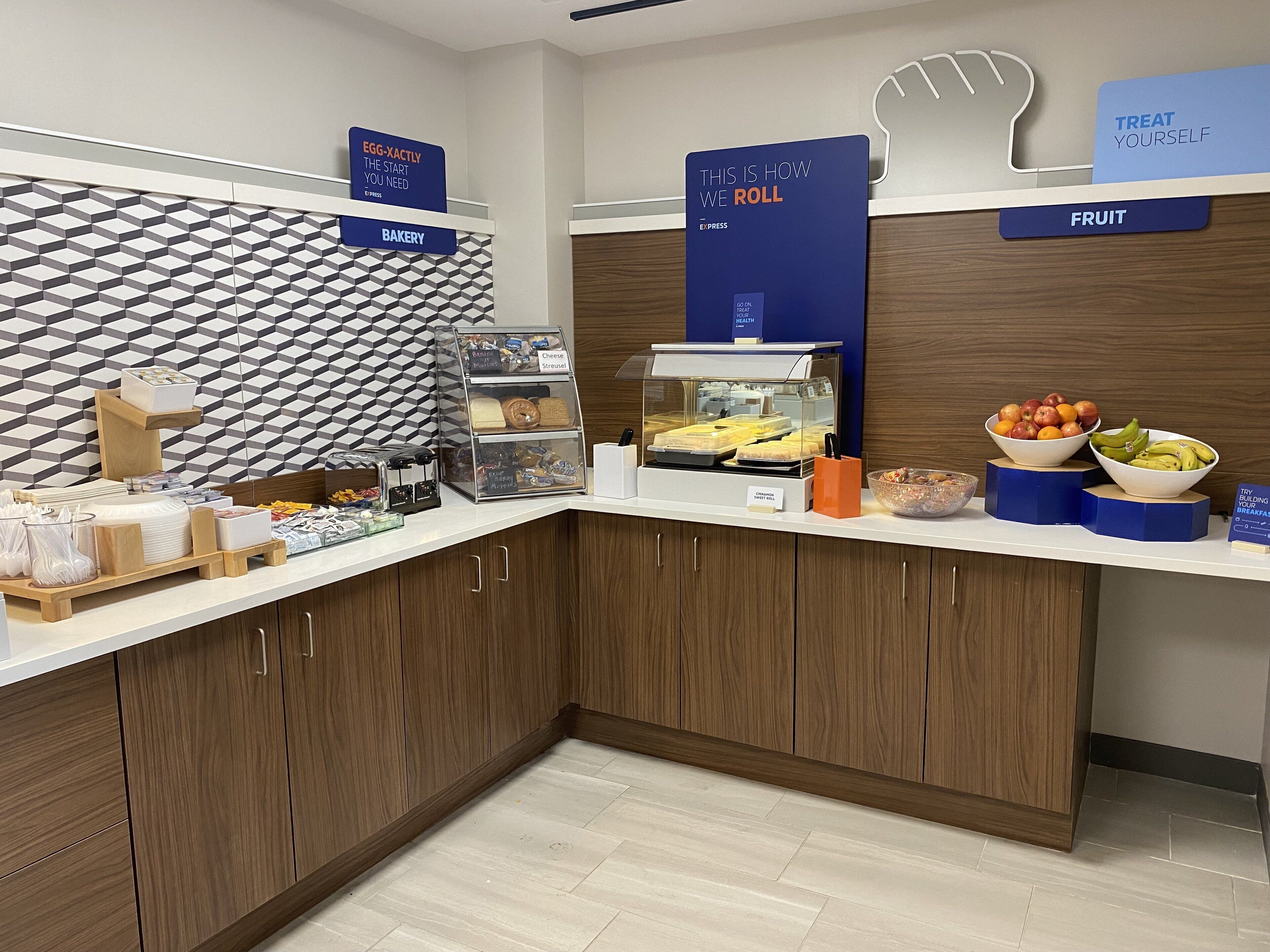 free buffet breakfast