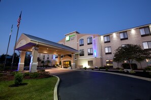 Exterior - Holiday Inn Express Hotel & Suites Plymouth by IHG (Plymouth)