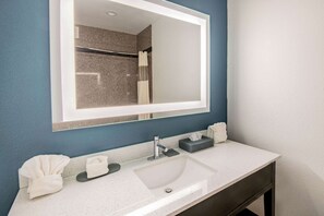 Free toiletries, hair dryer, towels - La Quinta Inn & Suites by Wyndham Dalhart (Dalhart)