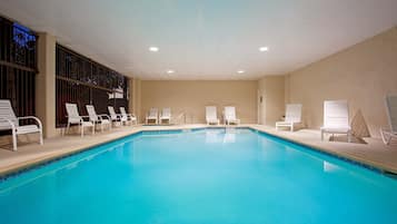 Innendørsbasseng og utendørsbasseng