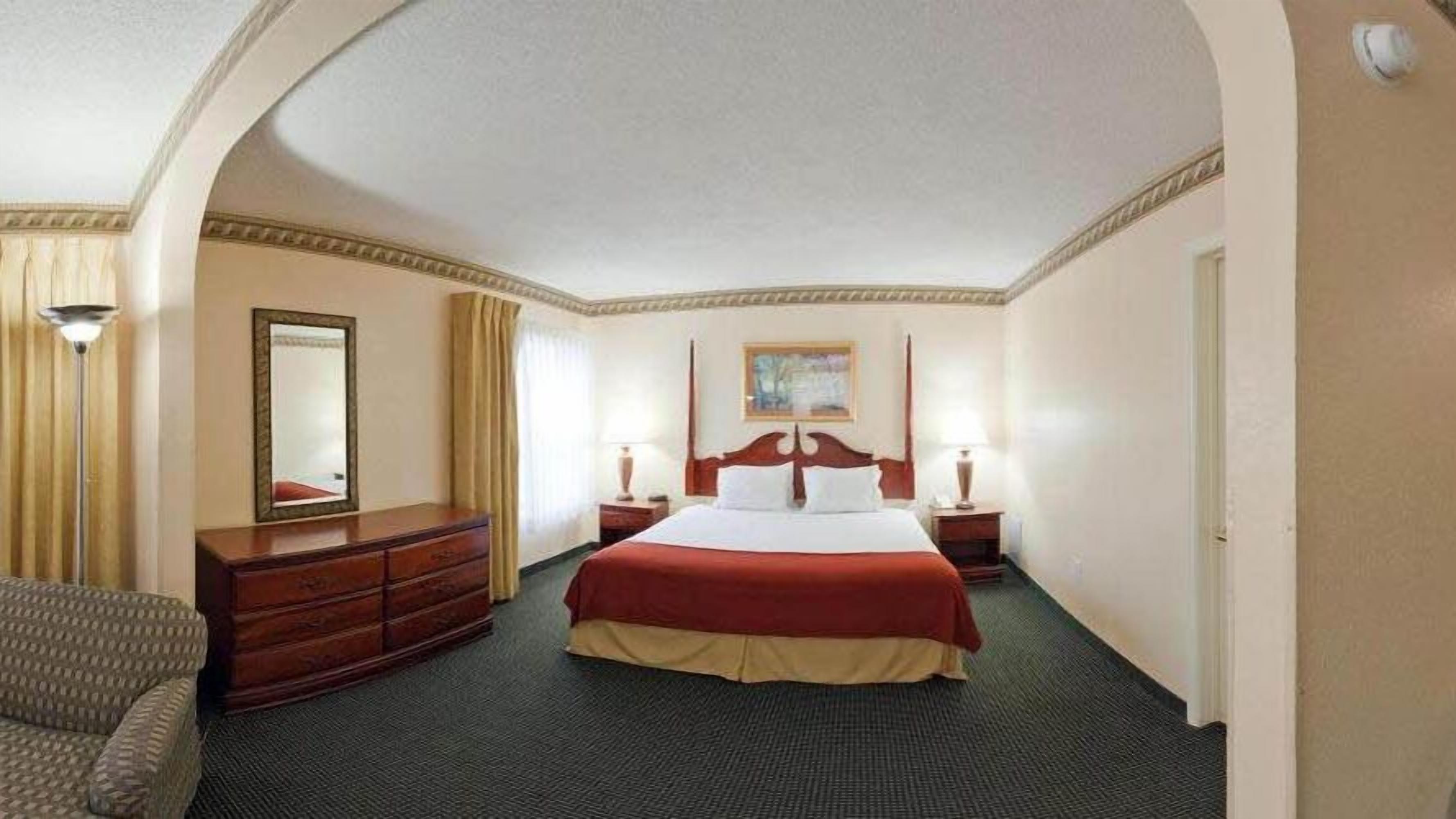 1 bedroom, in-room safe, individually decorated, individually furnished