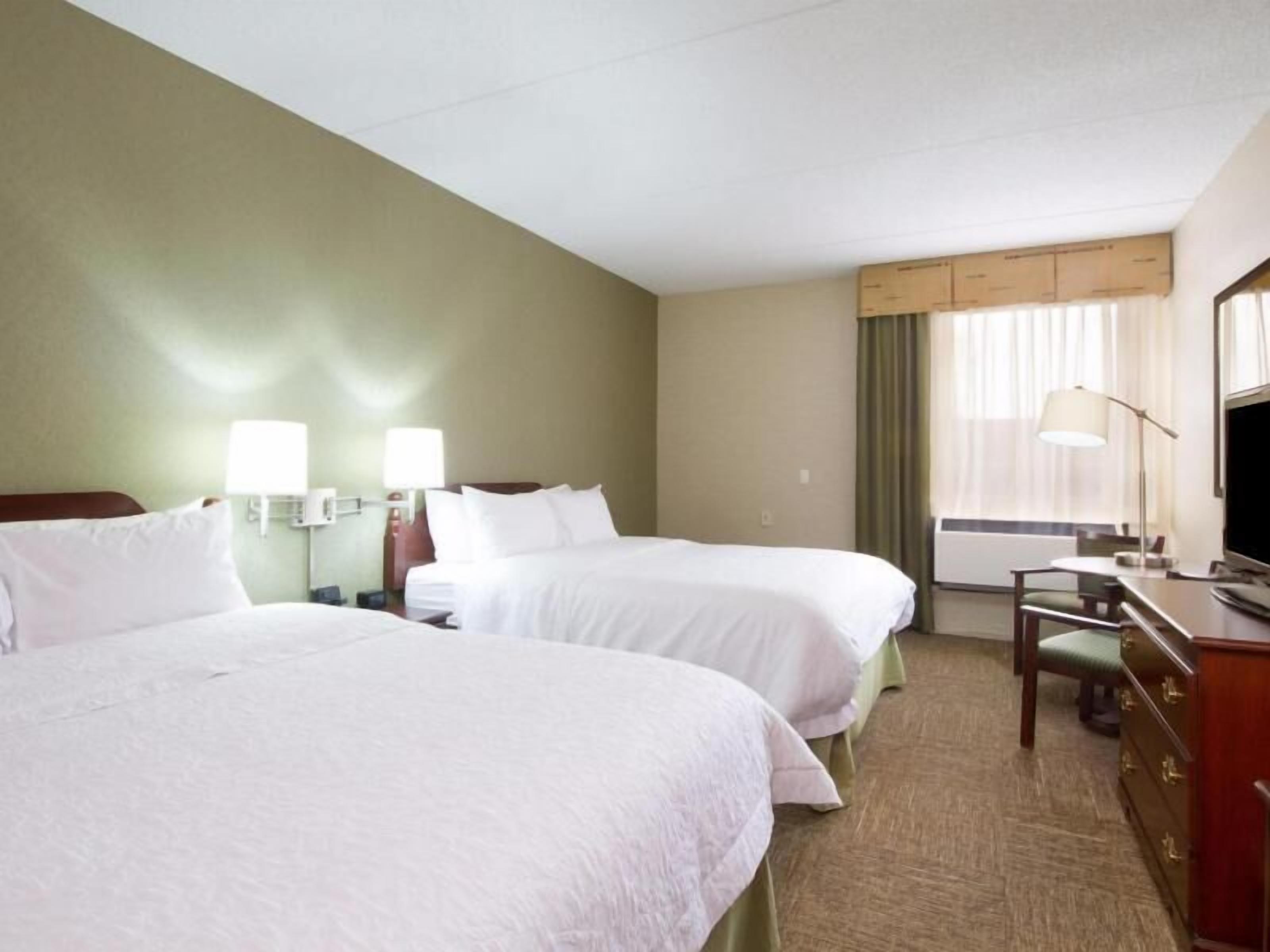 書桌、手提電腦工作空間、遮光窗簾/窗簾、熨斗/熨衫板