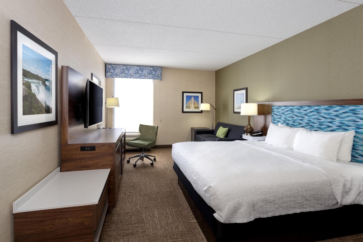 Deluxe Room, 1 King Bed, Refrigerator & Microwave