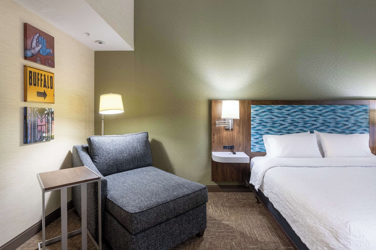 Studio, 1 King Bed, Accessible, Refrigerator & Microwave