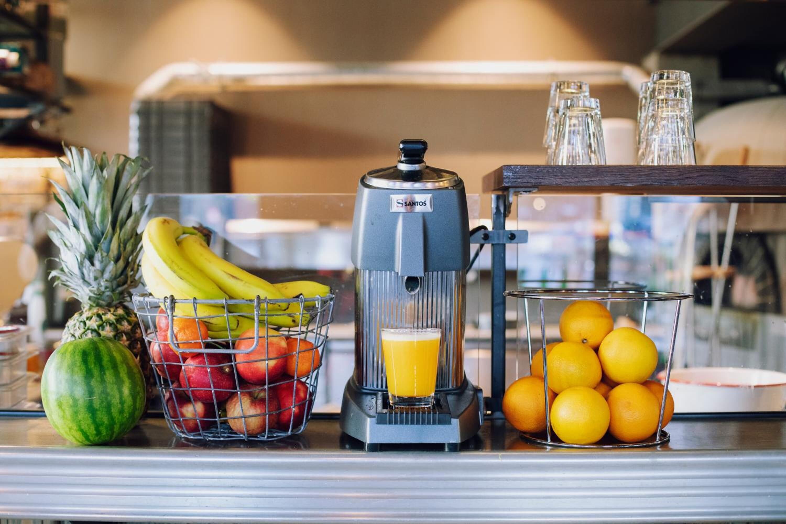 daily continental breakfast (eur 20 per person)